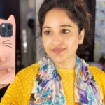 Madhavi Latha Instagram - Nannu makeup lekunda chusi gunde aaagi chachiporu anta ivala manchi roju chachipothe direct ga swarganiki veltaru…. Ala gunde aaagi chachipoyevallaki no makeup photo…. Happy Tholi eekadasi … poyevallaki swargam prapthirasthu na valle aaa searga dwaram open avuddi vellndii