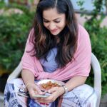 Madhavi Latha Instagram – Rainy season cold weather #hot pakodi what more u need????