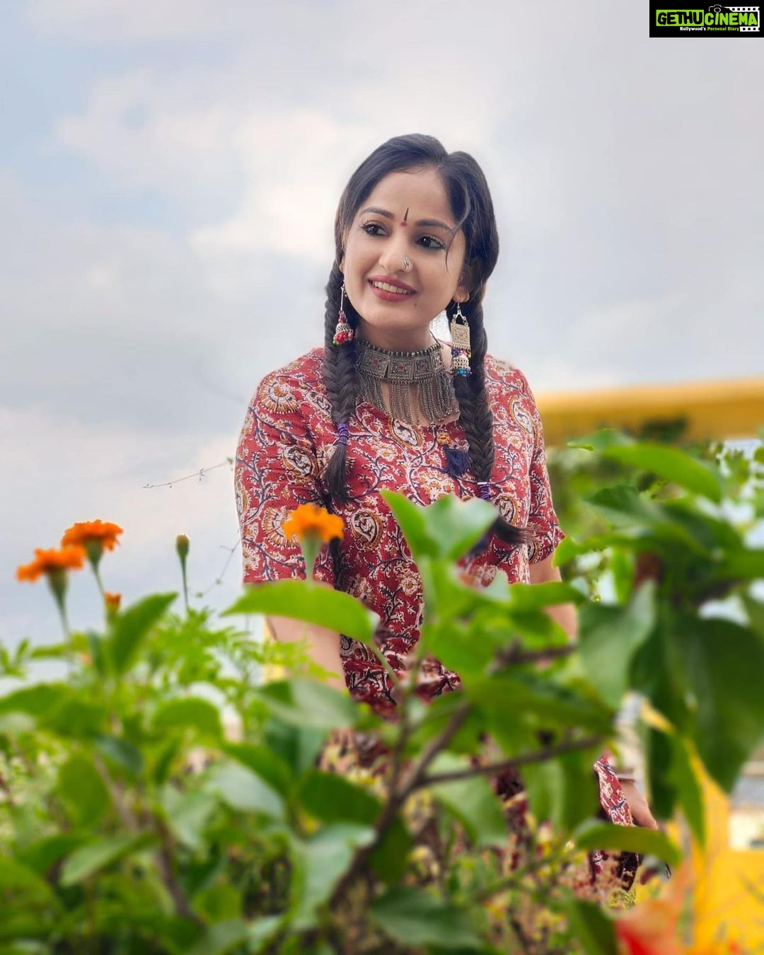 Madhavi Latha Instagram - #goodmorning #happysunday
