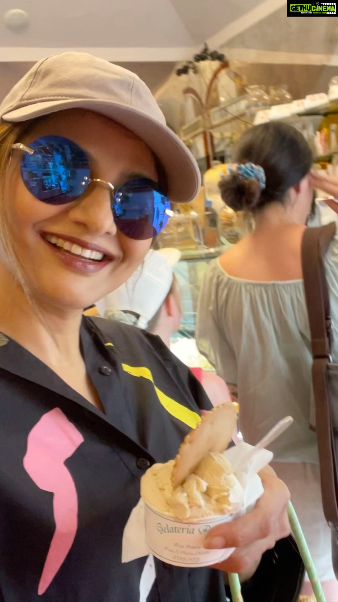 Madhoo Instagram - #dayone HAPPY TIMES WITH FAMILY AND FRIENDS LIKE FAMILY 💓💓💓💓💓 Florence, Italy