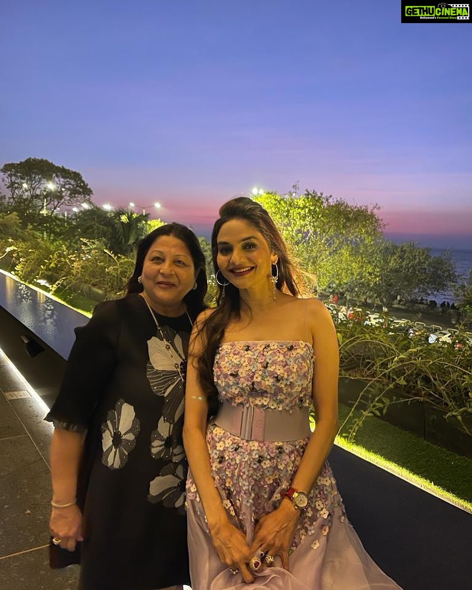 Madhoo Instagram - Happy happy birthday dearest @parul_v_shah 💜💜💜💜💜💜