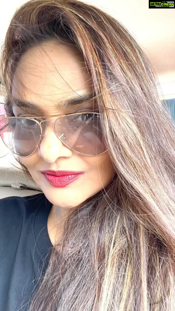 Madhoo Instagram - #whenworkisfun #better than play #shimla πΈππ