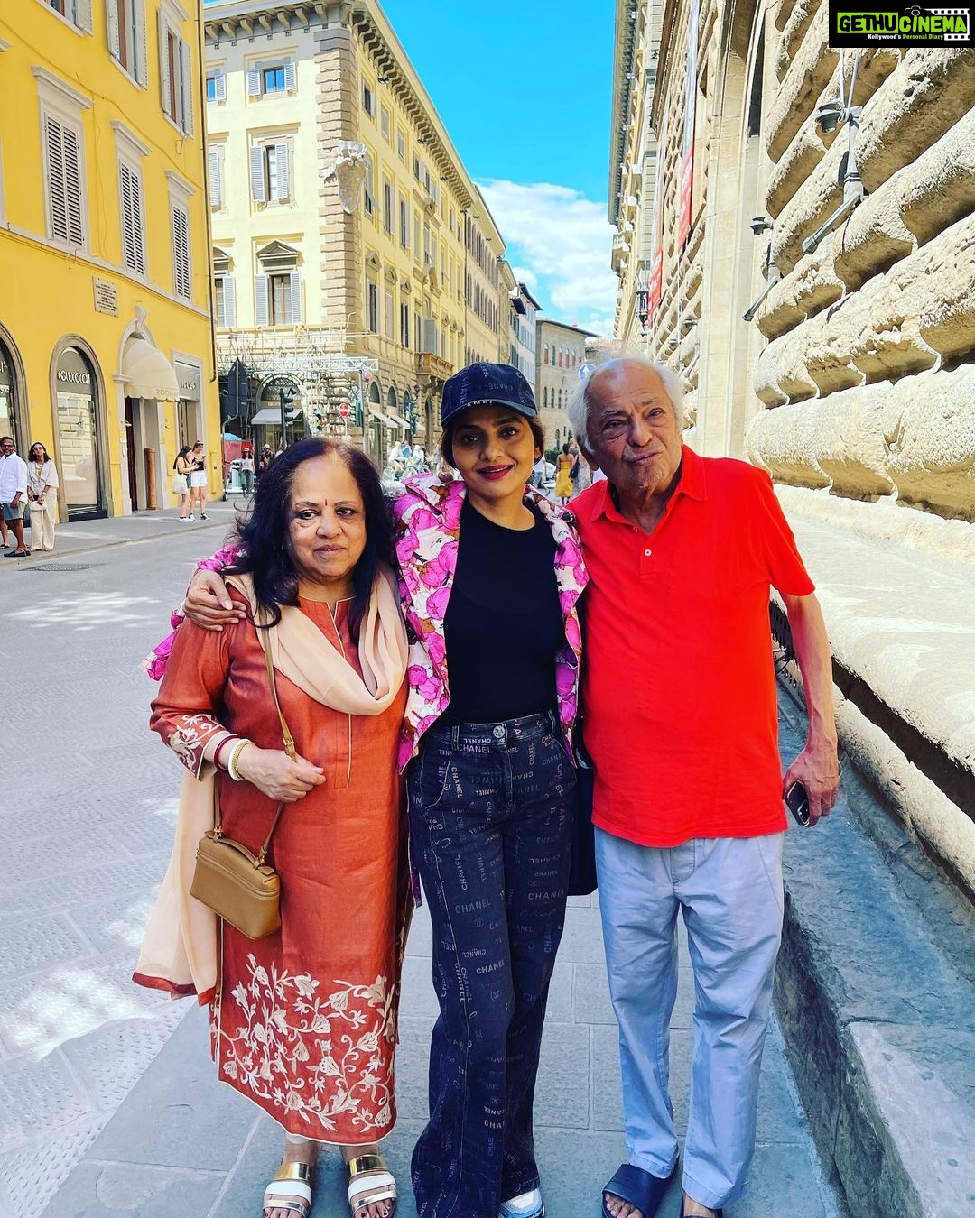 Madhoo Instagram - Happy happy birthday my dearest dad … my strength my umbrella 💜💜💜💜💜❤️❤️❤️❤️❤️❤️❤️