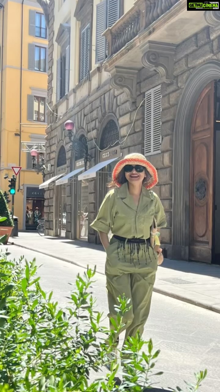 Madhoo Instagram - Florence trail Life in heaven Beauty & perfection