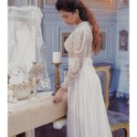 Madonna Sebastian Instagram - 𝐕𝐈𝐂𝐓𝐎𝐑𝐈𝐀𝐍 𝐃𝐑𝐄𝐀𝐌𝐒 : A vintage experience Outfits: @labelmdesigners Photography - @shabeerzyed_photography @aneez__azeez Creative direction/ Styling- @rn.rakhi Hair & Make Up : @laxmi_saneesh #vintage #fashion #bridal #victorian #trend
