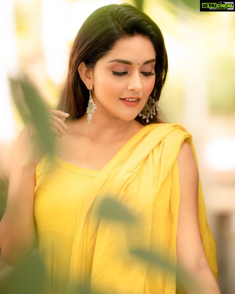 Mahima Nambiar Instagram - A smile is the most beautiful curve on a womans body !! Captured by : @camerasenthil MUA : @jeevithamakeupartistry Wearing : @baisacrafts Organized by : @rrajeshananda #traditional #salwar #happycolor #yellowdress #feelingconfident #smile #shine #actorlife #poser #photoshoot