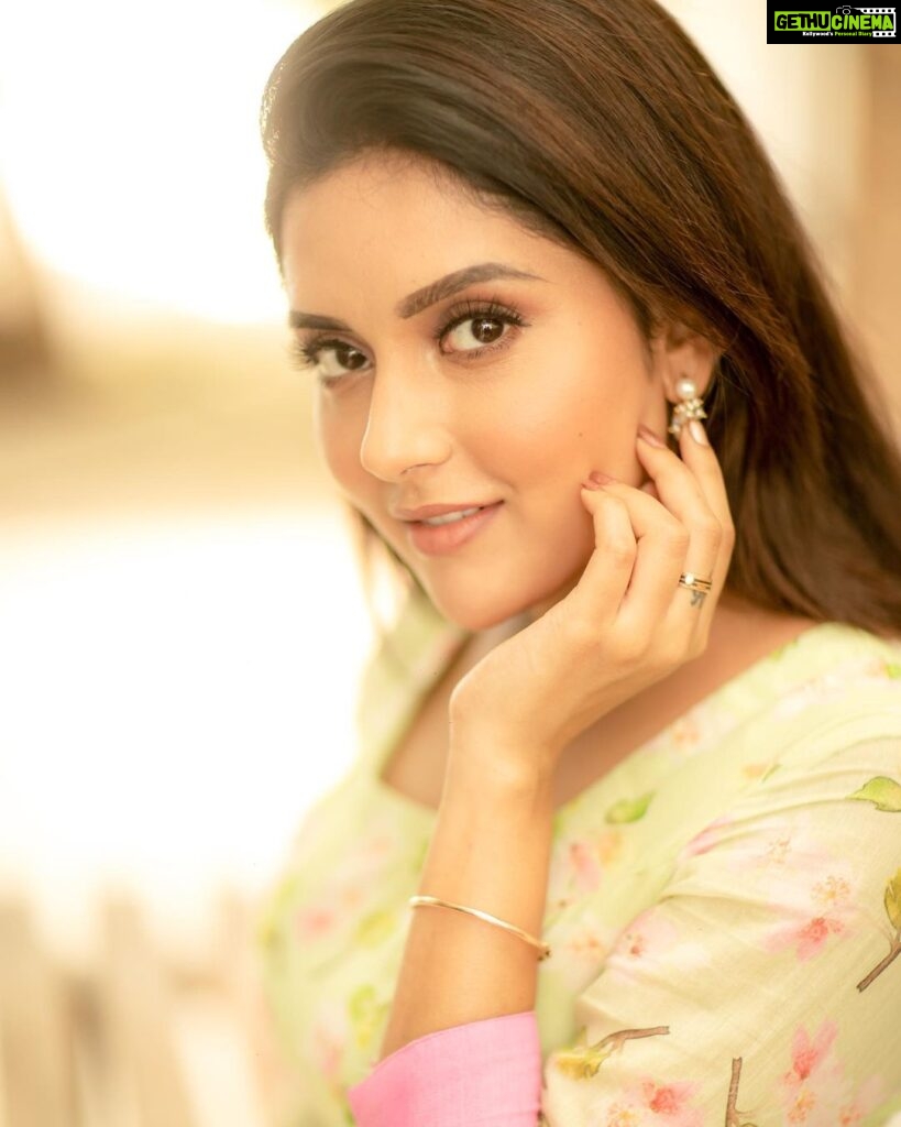 Mahima Nambiar Instagram - The eyes tell more than words could ever say ! Captured by : @camerasenthil MUA : @jeevithamakeupartistry Wearing : @labelswarupa Organized by: @rrajeshananda #traditional #salwar #happycolor #yellowdress #feelingconfident #smile #shine #actorlife #poser #photoshoot