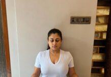 Malavika Instagram - I meditate so that my mind cannot complicate my life🧘‍♀️