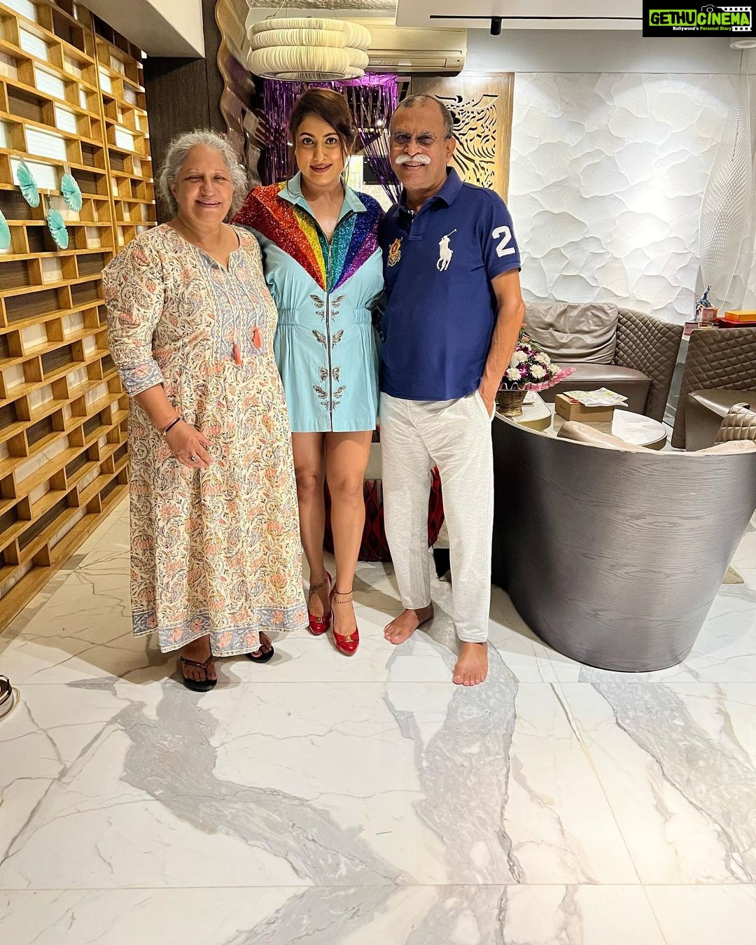 Malavika Instagram - Thanks for the birthday wishes, everyone. The best birthday gift is being reminded of what wonderful family, friends and fans I have🥰✨ Juliette Ristorante