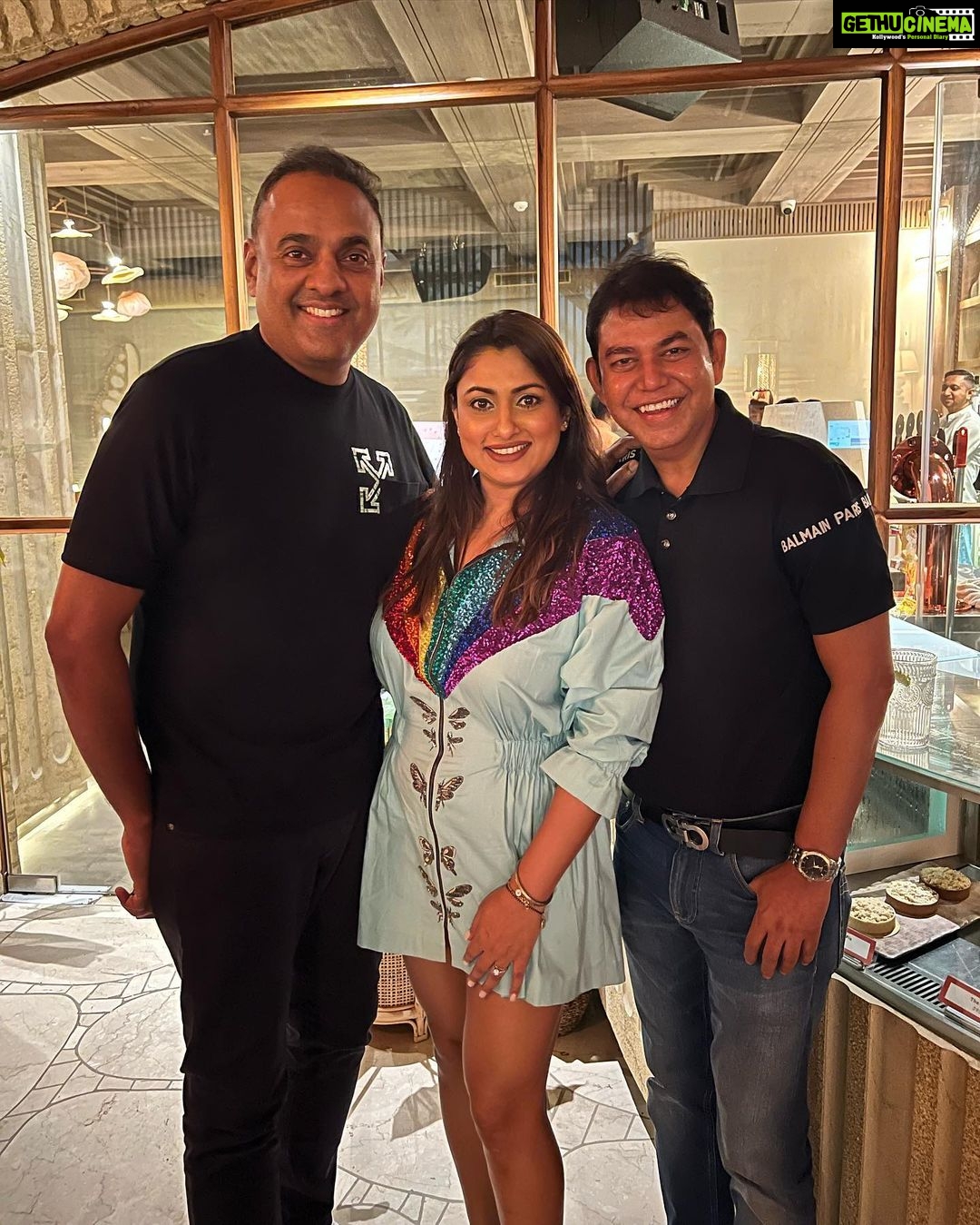 Malavika Instagram - Thanks for the birthday wishes, everyone. The best birthday gift is being reminded of what wonderful family, friends and fans I have🥰✨ Juliette Ristorante