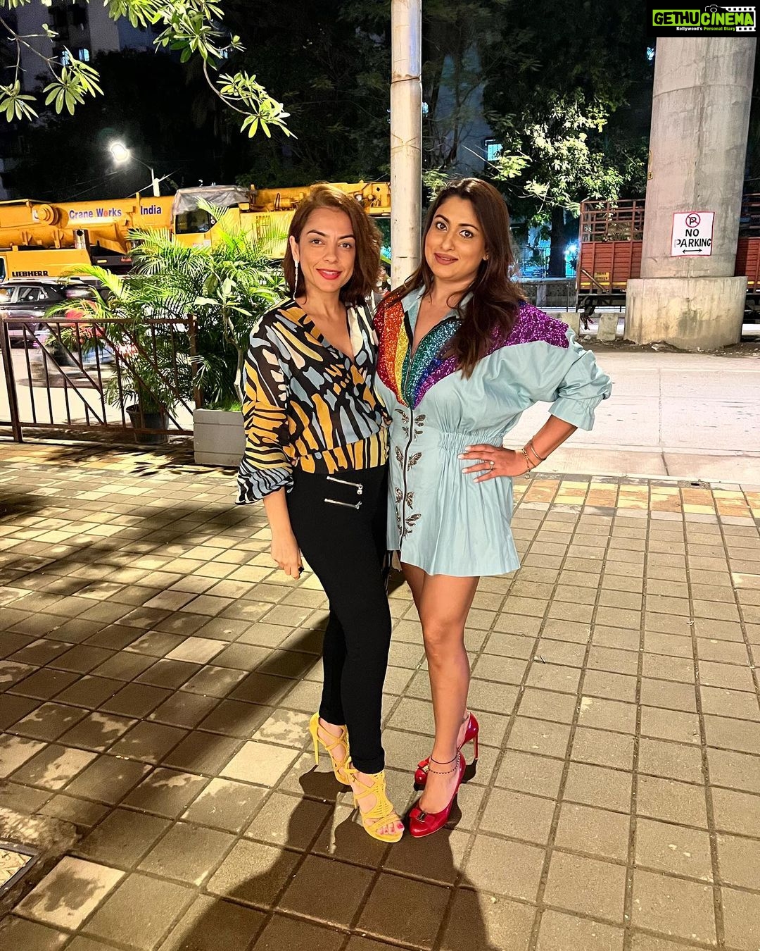 Malavika Instagram - Thanks for the birthday wishes, everyone. The best birthday gift is being reminded of what wonderful family, friends and fans I have🥰✨ Juliette Ristorante