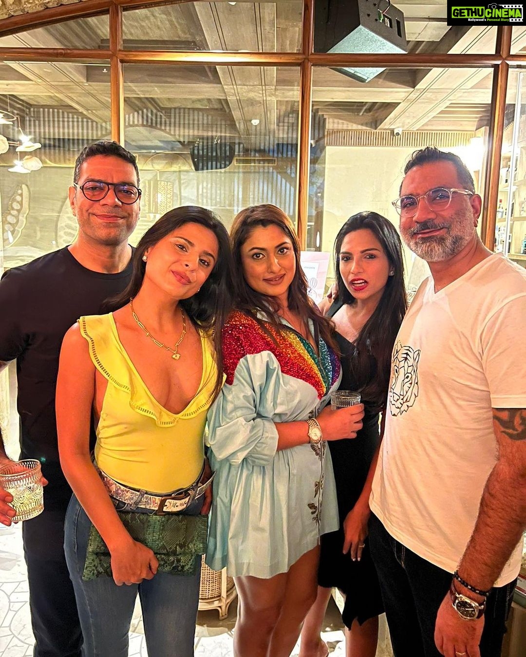 Malavika Instagram - Thanks for the birthday wishes, everyone. The best birthday gift is being reminded of what wonderful family, friends and fans I have🥰✨ Juliette Ristorante