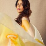 Mallika Sherawat Instagram - Meet Gulabo from #rkrkay . #rkrkay coming to cinemas on July 22 🎬 . Saree @picchika Styled by @stylingvictor @sohail__mughal___ Accessories @jet_gems Clicked by @theguywithacanon @shardultikone ❤️: @ankitaanthony . . . #rk #rkrkay #mallikasherawat #rajatkapoor #bollywood #bollywoodmovies #hindifilms