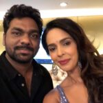 Mallika Sherawat Instagram - Selfie fest at the premiere of rk/RKay, thank you @zakirkhan_208 @bangdusen @pathakvinay for your love & support 💖 . . . . . . #rk #rkay #mallikasherawat #bollywoodmovies #bollywoodactor #cinemalover #hindicinema #movies #movietime #moviestowatch Juhu PVR