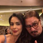 Mallika Sherawat Instagram - Selfie fest at the premiere of rk/RKay, thank you @zakirkhan_208 @bangdusen @pathakvinay for your love & support 💖 . . . . . . #rk #rkay #mallikasherawat #bollywoodmovies #bollywoodactor #cinemalover #hindicinema #movies #movietime #moviestowatch Juhu PVR