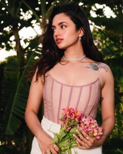 Malvika Nair Instagram - 🌸🌺🌤🥦 Outfit @labeldivyagoel Jewellery @evoljewels Shoes @shooshh.in MUA @anusha.ramakrishna Styling @shefalideora_ Assisted by @payal.lodha86 ✨Shot by @megvee_ ✨
