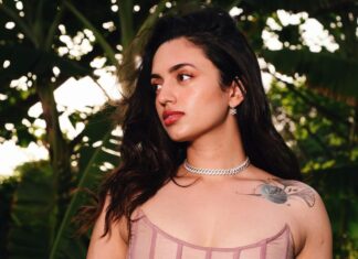 Malvika Nair Instagram - 🌸🌺🌤🥦 Outfit @labeldivyagoel Jewellery @evoljewels Shoes @shooshh.in MUA @anusha.ramakrishna Styling @shefalideora_ Assisted by @payal.lodha86 ✨Shot by @megvee_ ✨