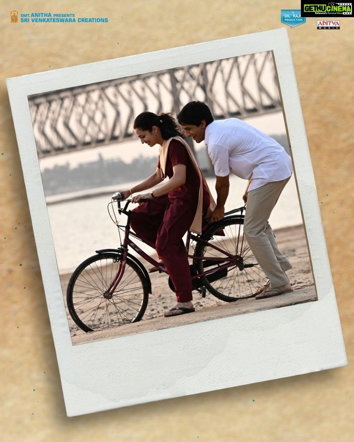 Malvika Nair Instagram - A breezy melody #EntoEnteynto from #ThankYouTheMovie today @ 5PM ππΌ @chayakkineni @raashiikhanna @thisisvikramkumar @musicthaman @jonitamusic @srivenkateswaracreations @pcsreeram.isc @malvikanairofficial @saisushanthreddy @avikagor @navinnooli @harshithsri @hanshithareddy @bvsravi