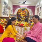 Malvika Sharma Instagram - Happy Guru Purnima 🙏 गुरू ब्रह्मा गुरू विष्णु, गुरु देवो महेश्वरा गुरु साक्षात परब्रह्म, तस्मै श्री गुरुवे नमः @rajendrachaturvedi 🙏 #gurupurnima #ghungroopooja #kathakdancer