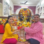 Malvika Sharma Instagram – Happy Guru Purnima 🙏
गुरू ब्रह्मा गुरू विष्णु, गुरु देवो महेश्वरा गुरु साक्षात परब्रह्म, तस्मै श्री गुरुवे नमः 
@rajendrachaturvedi 🙏
#gurupurnima #ghungroopooja #kathakdancer