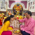 Malvika Sharma Instagram – Happy Guru Purnima 🙏
गुरू ब्रह्मा गुरू विष्णु, गुरु देवो महेश्वरा गुरु साक्षात परब्रह्म, तस्मै श्री गुरुवे नमः 
@rajendrachaturvedi 🙏
#gurupurnima #ghungroopooja #kathakdancer