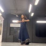 Malvika Sharma Instagram - Chakkar pe chakkar fir chakkar 😵 Guruji @rajendrachaturvedi