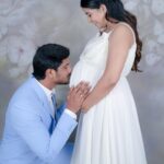Manali Rathod Instagram – The moments of love! ❤️💫
.
Outfit : @you_we_colors_by_lucky 
Mua : @makeoversbyhayath 
Hair styling : @hair_stylemaker 
.
.
.
.
.
.
.
#pregnancy #pregnancyannouncement #pregnancyphotoshoot #maternityshoot #maternityphotography #maternityphotoshoot #cutiepiestories