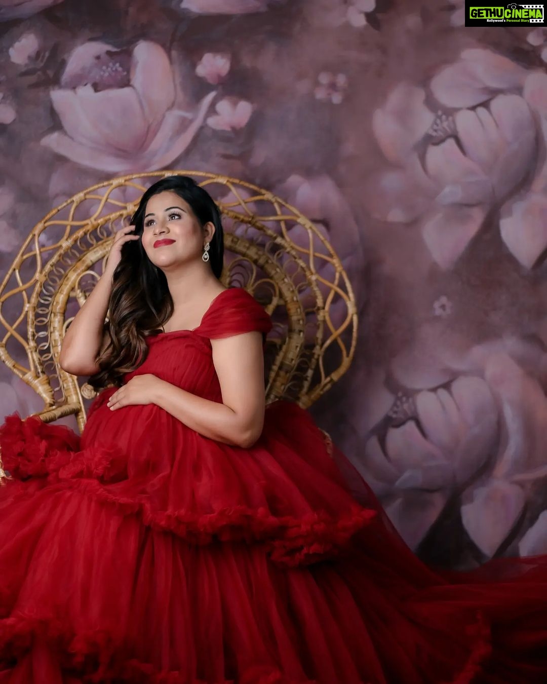 Manali Rathod Instagram - ❤️❤️ My outfit Designer : @you_we_colors_by_lucky Vijjith outfit: @gracenewdesigners Makeup :@makeoversbyhayath Hairstylist: @hair_stylemaker Photography : @cutiepiestories