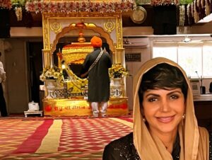 Mandira Bedi Instagram - #AkhandPaath ka #Bhog and #Langar .. in Raj’s name.. This morning with the kids and staff at the #Gurudwara 🙏🏽✨#DhanGurunanak #satnamshriwaheguru 🤍🙏🏽 Gurudwara Dhan Pothar Santacruz West