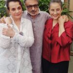 Manisha Koirala Instagram – In the company of legends..I love love love being with such marvellous creative people..my face says it all 🥰 #blessed #genius #sanjayleelabhansali #mumtaz