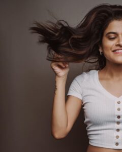 Maya Sundarakrishnan Instagram - #whatsup 

@anupamasindhia doing her magic