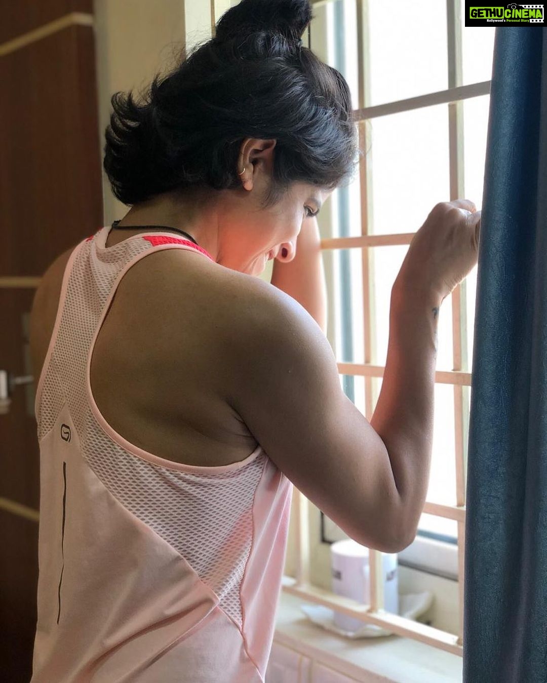 Maya Sundarakrishnan Instagram - Strong is the new sexy! Thanks @slamfitnessstudio for taking care of me . @slamadyar #fitnesslove #actorslife
