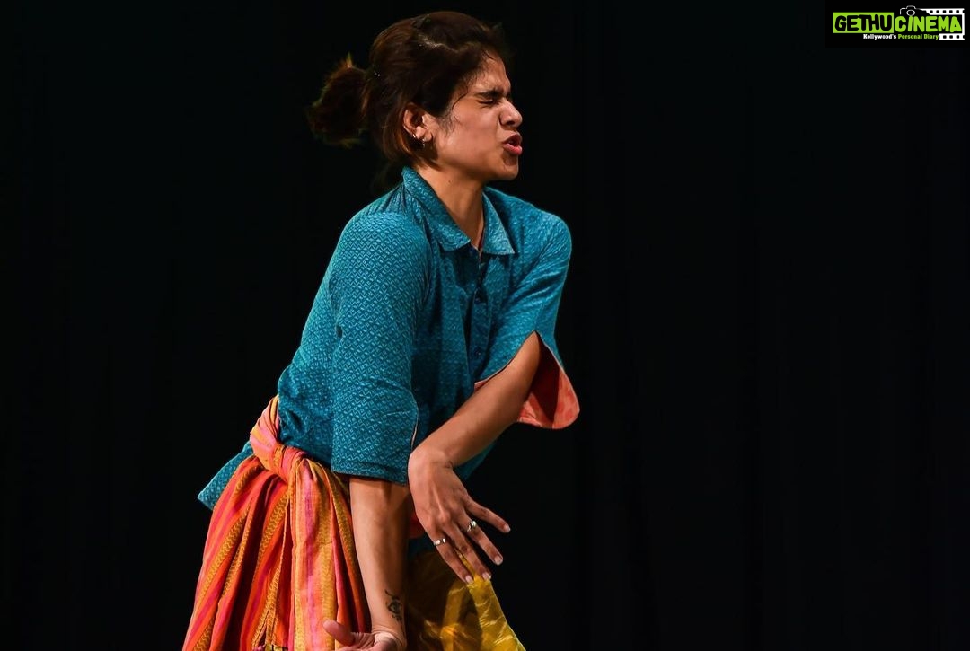 Maya Sundarakrishnan Instagram - Kira kozhambhu hits 96 . Few more shows for a century . This play is so close to my heart . . Thanks for the pictures @valliappan_karthick .