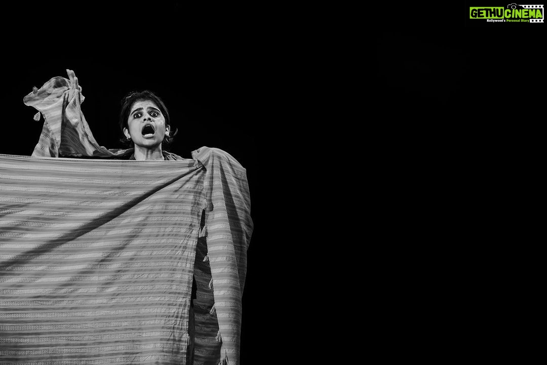 Maya Sundarakrishnan Instagram - Kira kozhambhu hits 96 . Few more shows for a century . This play is so close to my heart . . Thanks for the pictures @valliappan_karthick .