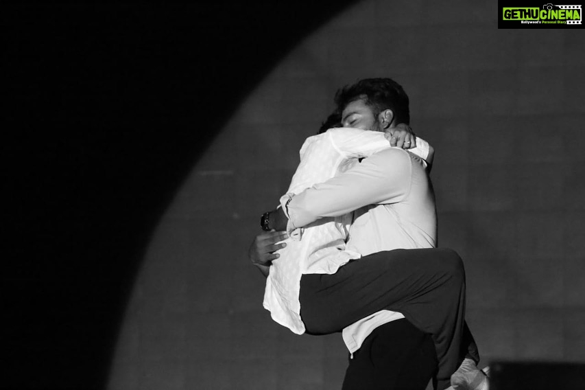 Maya Sundarakrishnan Instagram - Danced in || Vaanam || with the super talented @kalaiyarasanactor A performance based on a true story depicting honour killing . Choreographed by @iamsandy_off Thank you @ranjithpa #jadhigal_illayadi_papa