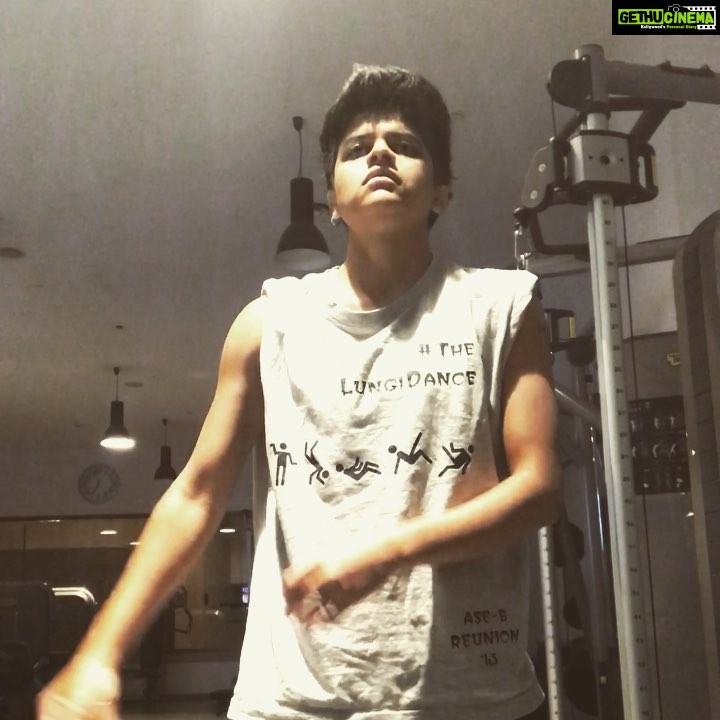 Maya Sundarakrishnan Instagram - #dhruvanatchathiram #fitnesslove #tricepgains