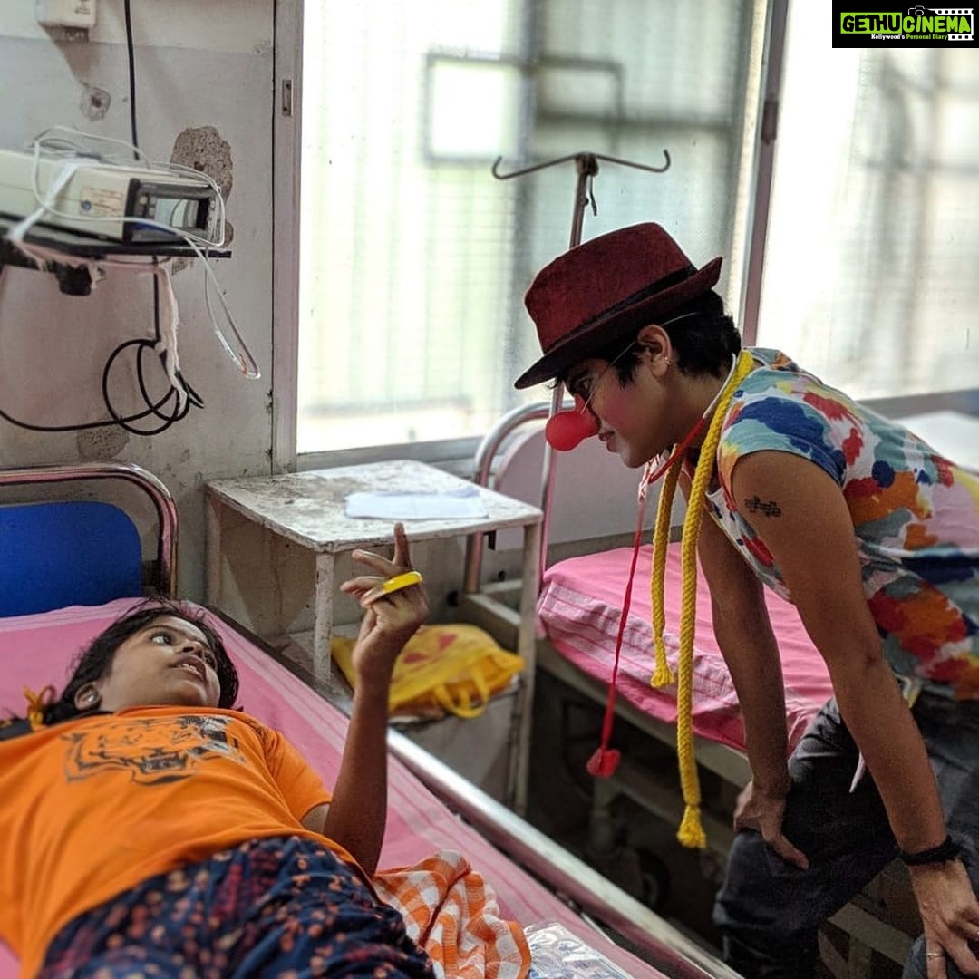 Maya Sundarakrishnan Instagram - Introduced Hospital clowning in Government Rajaji Hospital - Madurai . #clowndoctor #hospitalclowning