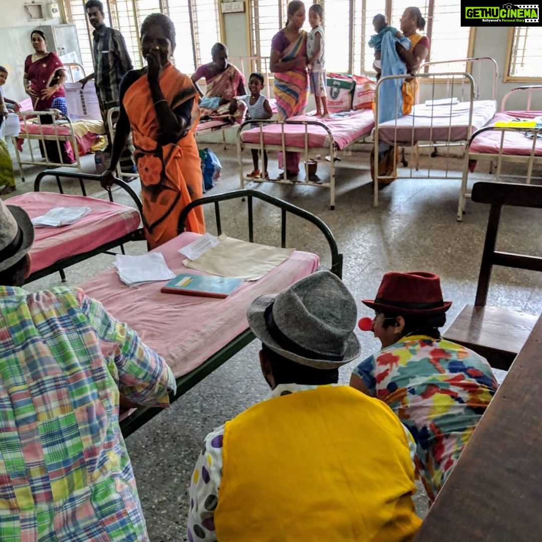 Maya Sundarakrishnan Instagram - Introduced Hospital clowning in Government Rajaji Hospital - Madurai . #clowndoctor #hospitalclowning