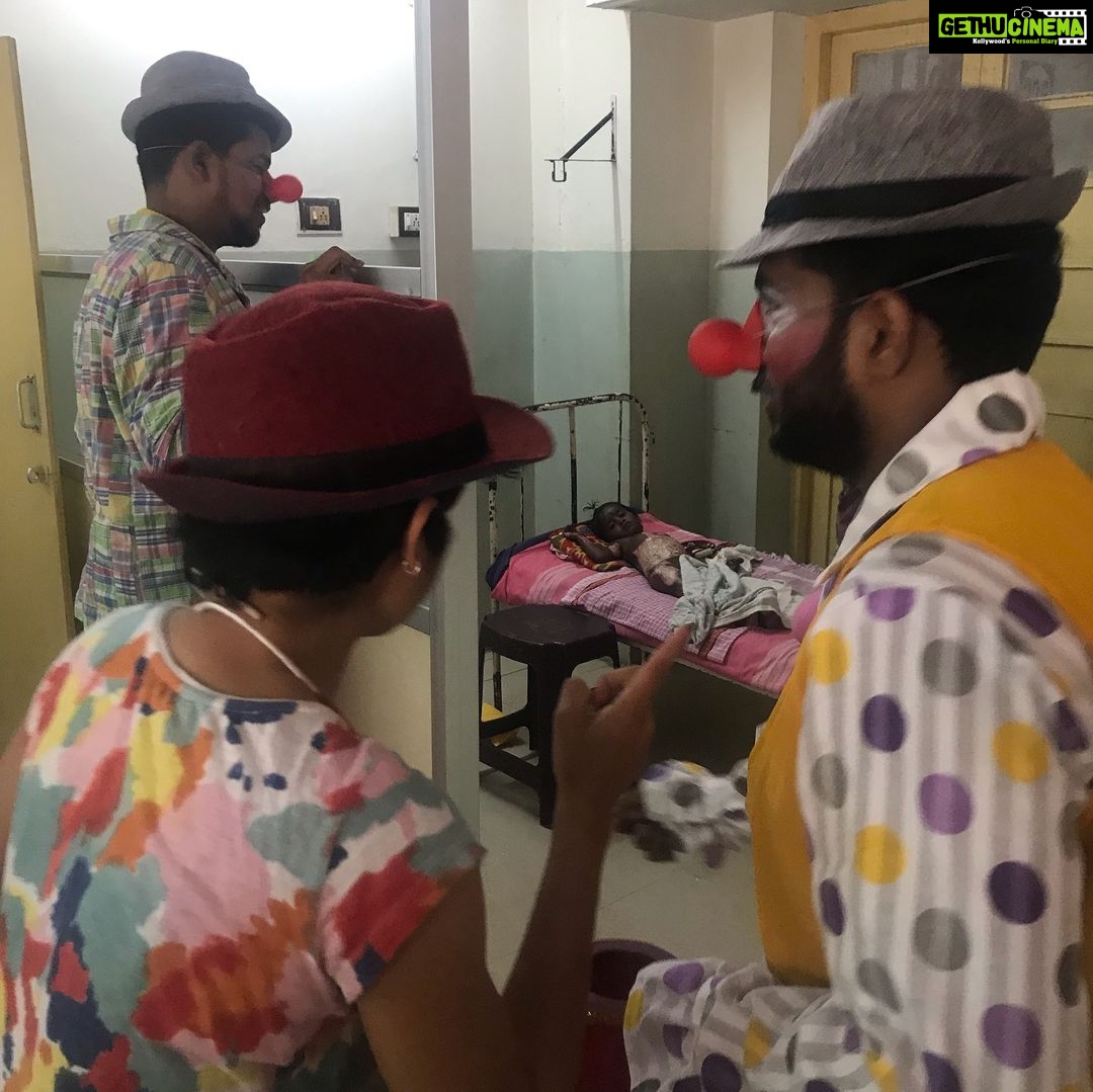 Maya Sundarakrishnan Instagram - Introduced Hospital clowning in Government Rajaji Hospital - Madurai . #clowndoctor #hospitalclowning