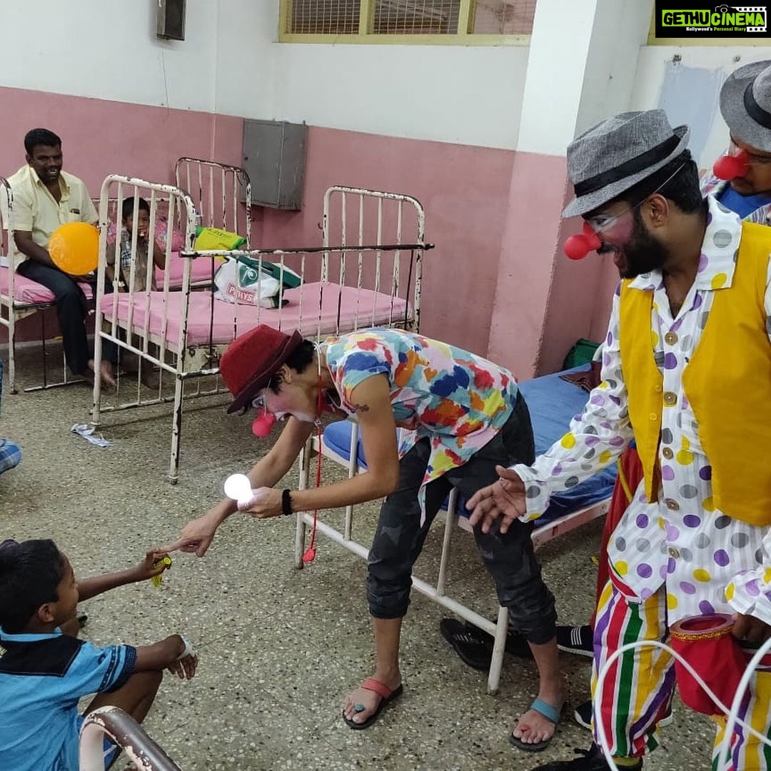 Maya Sundarakrishnan Instagram - Introduced Hospital clowning in Government Rajaji Hospital - Madurai . #clowndoctor #hospitalclowning