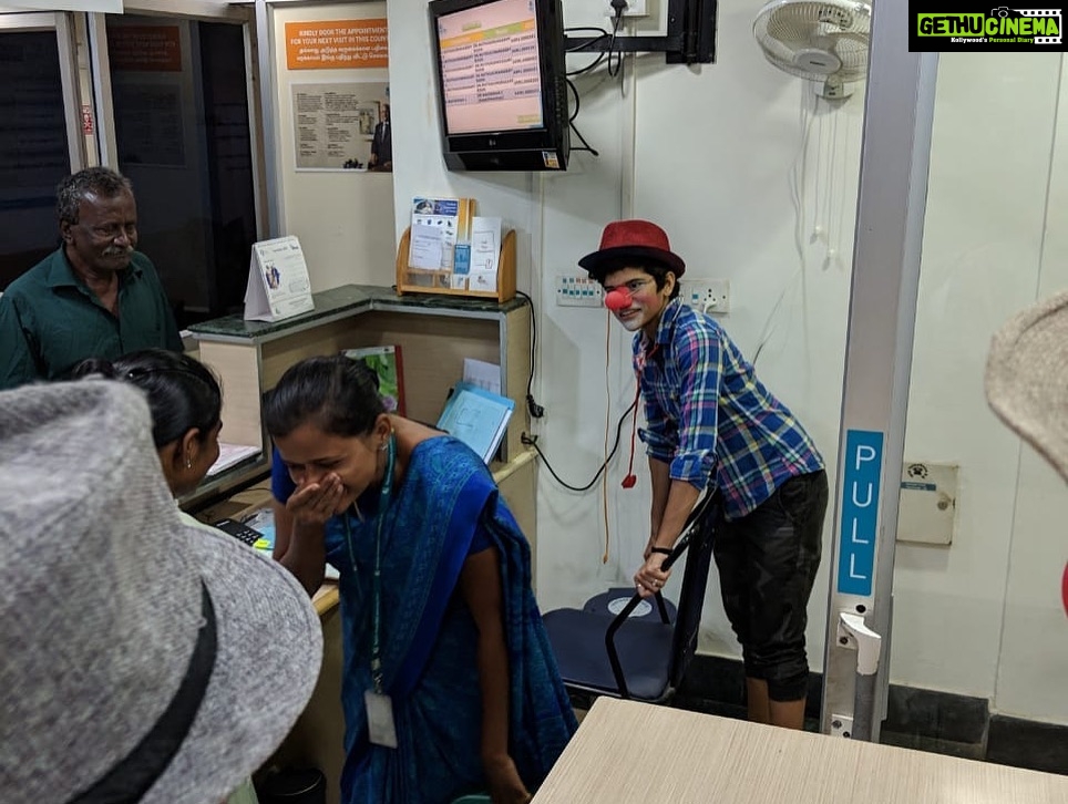 Maya Sundarakrishnan Instagram - Me and my Amazing team of clowns Introduced Hospital clowning in Government Rajaji Hospital , Aravind Eye hospital and Apollo hospital in Madurai . Pictures from the other two hospitals coming soon . #clowndoctor #hospitalclowning