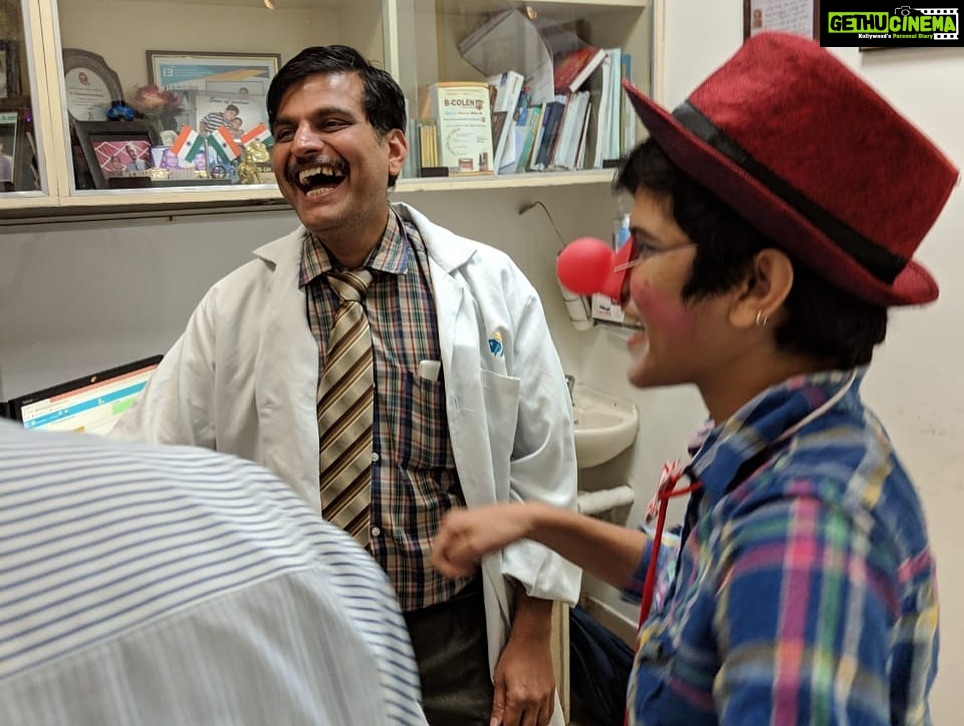 Maya Sundarakrishnan Instagram - Me and my Amazing team of clowns Introduced Hospital clowning in Government Rajaji Hospital , Aravind Eye hospital and Apollo hospital in Madurai . Pictures from the other two hospitals coming soon . #clowndoctor #hospitalclowning