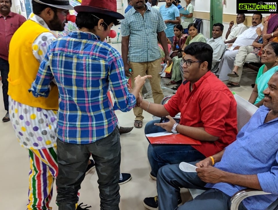 Maya Sundarakrishnan Instagram - Me and my Amazing team of clowns Introduced Hospital clowning in Government Rajaji Hospital , Aravind Eye hospital and Apollo hospital in Madurai . Pictures from the other two hospitals coming soon . #clowndoctor #hospitalclowning
