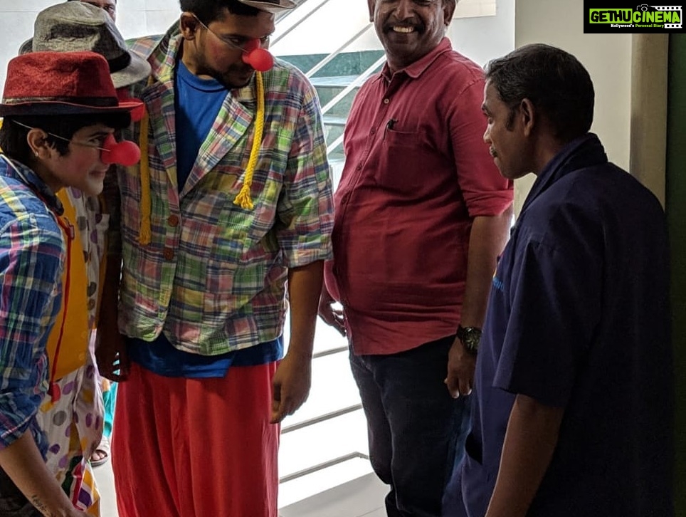 Maya Sundarakrishnan Instagram - Me and my Amazing team of clowns Introduced Hospital clowning in Government Rajaji Hospital , Aravind Eye hospital and Apollo hospital in Madurai . Pictures from the other two hospitals coming soon . #clowndoctor #hospitalclowning