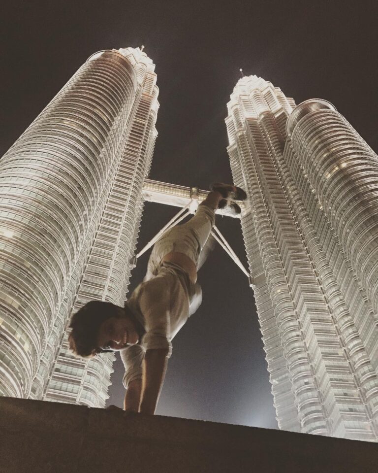 Maya Sundarakrishnan Instagram - #malaysia #twintowers #betweenthetowers PETRONAS Twin Towers