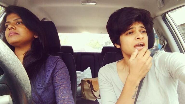 Maya Sundarakrishnan Instagram - Usilambatti sisters chilling in Chennai veyil ! #notactuallyusilambatti