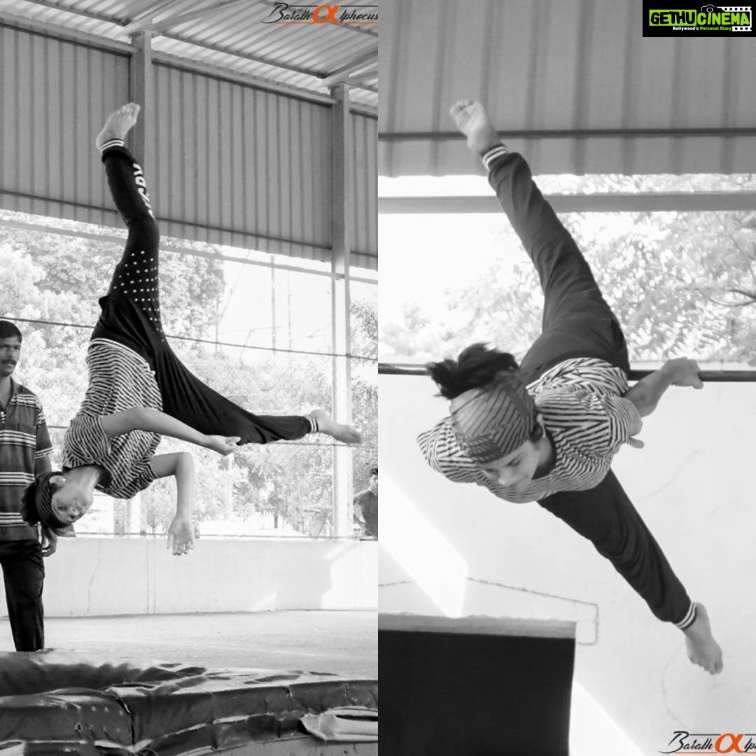 Maya Sundarakrishnan Instagram - Practising with my coach At the Madurai race course stadium. #AirCartwheel #Scissorrotation #horizontalbar #gymnast #actor #fitnessgoal