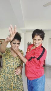 Maya Sundarakrishnan Instagram - Thirumbi vanta en uyira edukka 🤦🏻‍♀️ @mayaskrishnan ! Tag ur annoying siblings 🥴 #creatorlove