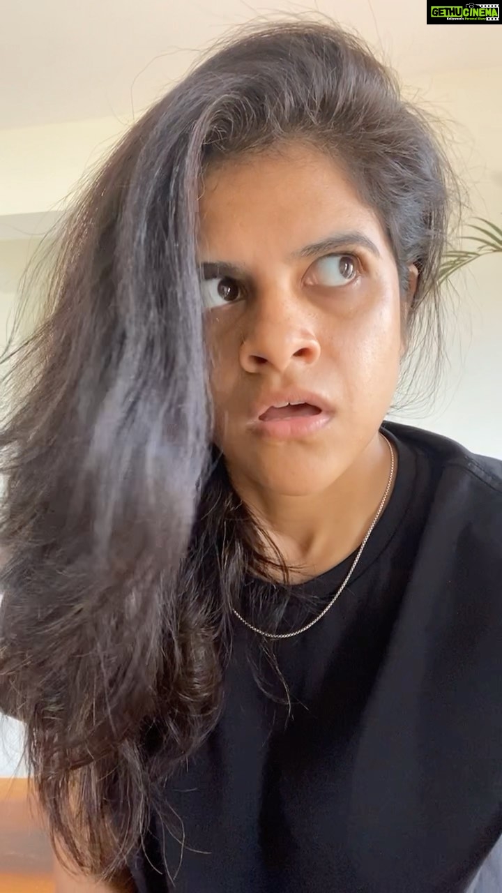 Maya Sundarakrishnan Instagram - தொப்புள் கொடி கயிறு! @singerswagatha but very annoying!