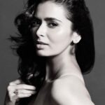 Meenakshi Dixit Instagram - Ankhon hi ankhon mei Baaton hi baaton mei Tune churaya jiyah 🫶 #meenakshidixit #photooftheday #phography #instagood #instafashion #instamood #trendingsongs #trending